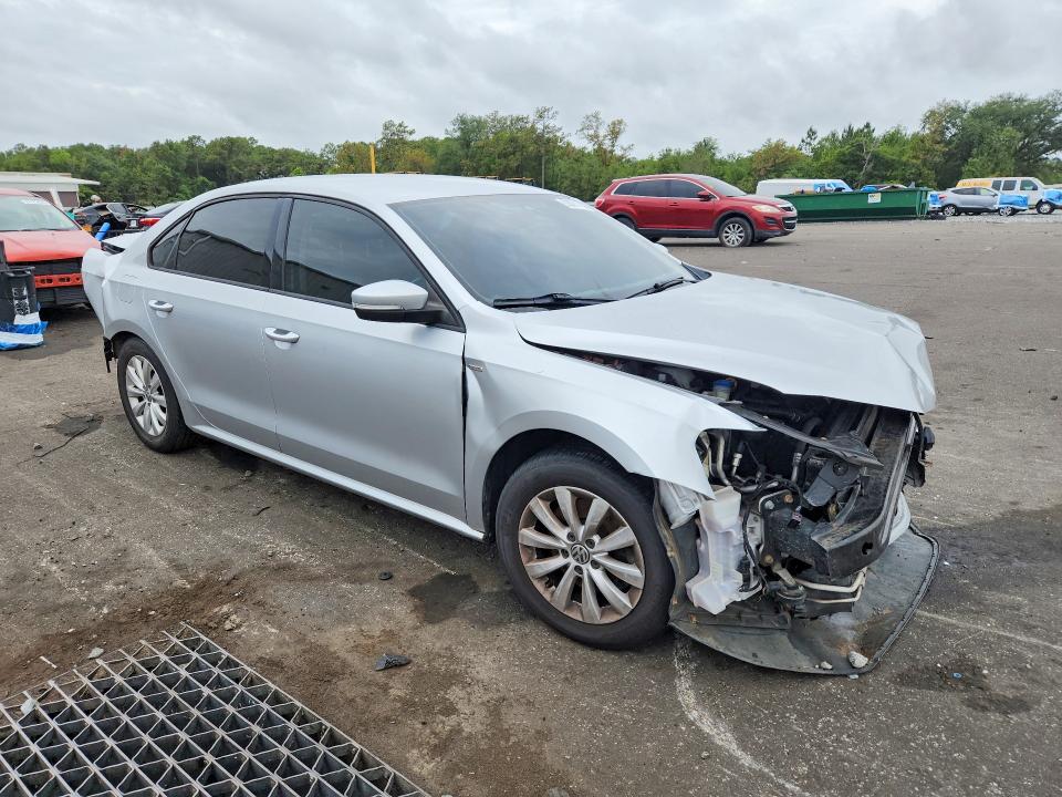 58001306 :رقم المزاد ، 1VWAS7A38EC112676 vin ، 2014 Volkswagen Passat مزاد بيع