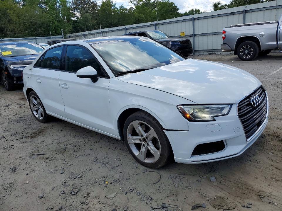 56592946 :رقم المزاد ، WAUB8GFFXH1010544 vin ، 2017 Audi A3 مزاد بيع