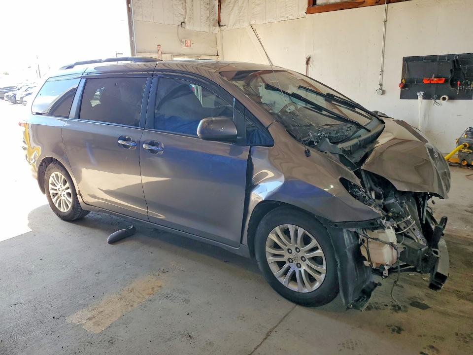 2014 Toyota Sienna მანქანა იყიდება აუქციონზე, vin: 5TDYK3DC8ES473121, აუქციონის ნომერი: 57533006