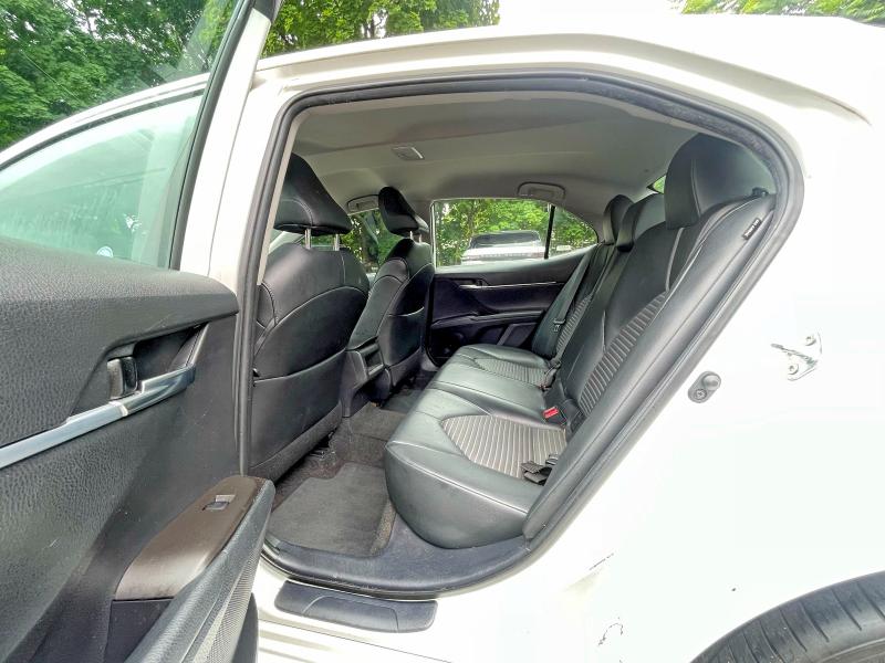59005666 :رقم المزاد ، 4T1G11AK6MU5588 vin ، 2021 Toyota Camry مزاد بيع