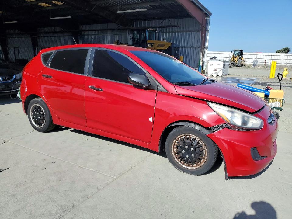 55813616 :رقم المزاد ، KMHCT5AE6FU213205 vin ، 2015 Hyundai Accent مزاد بيع