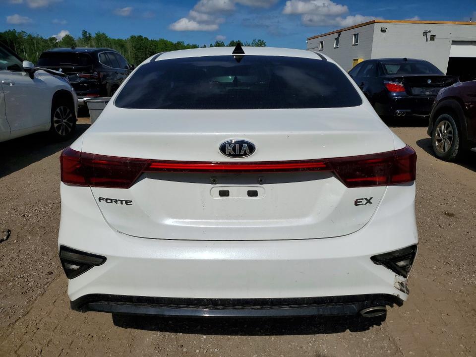 56321166 :رقم المزاد ، 3KPF54ADXME400472 vin ، 2021 Kia Forte مزاد بيع