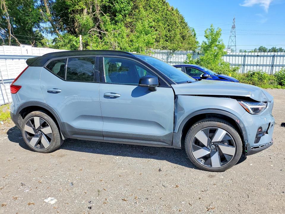 56533776 :رقم المزاد ، YV4ED3UM2P2948713 vin ، 2023 Volvo Xc40 مزاد بيع