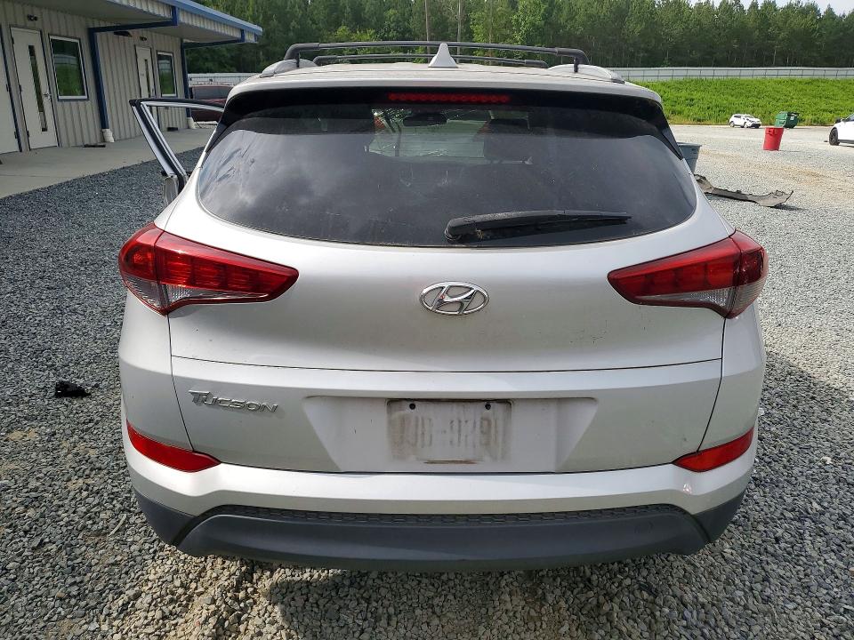 57669156 :رقم المزاد ، KM8J33A46JU694505 vin ، 2018 Hyundai Tucson مزاد بيع