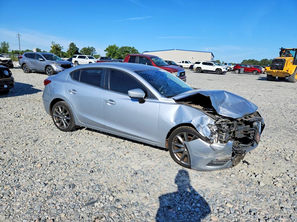 55676416 :رقم المزاد ، 3MZBN1V37JM200713 vin ، 2018 Mazda 3 مزاد بيع