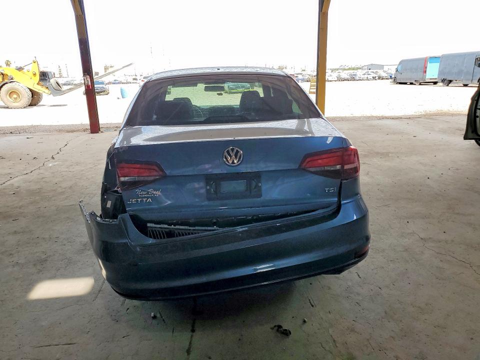 58959556 :رقم المزاد ، 3VW2B7AJ2JM232565 vin ، 2018 Volkswagen Jetta مزاد بيع