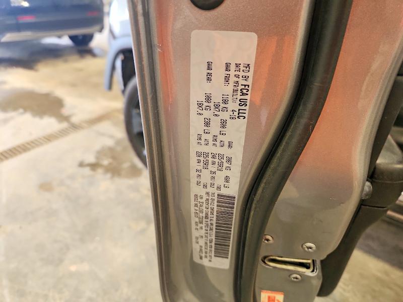 57037216 :رقم المزاد ، 3C4NJDBB1JT323986 vin ، 2018 Jeep Compass مزاد بيع
