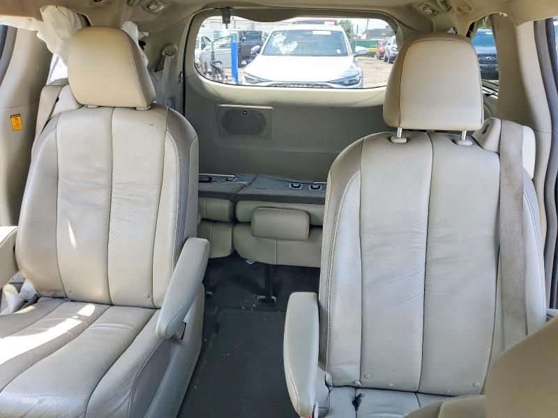 59311816 :رقم المزاد ، 5TDDK3DC9BS014965 vin ، 2011 Toyota Sienna مزاد بيع