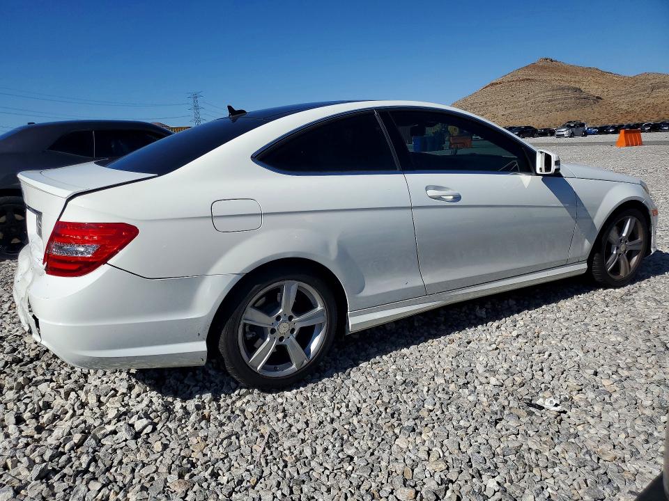 2014 Mercedes-benz C მანქანა იყიდება აუქციონზე, vin: WDDGJ4HB4EG312013, აუქციონის ნომერი: 56652636