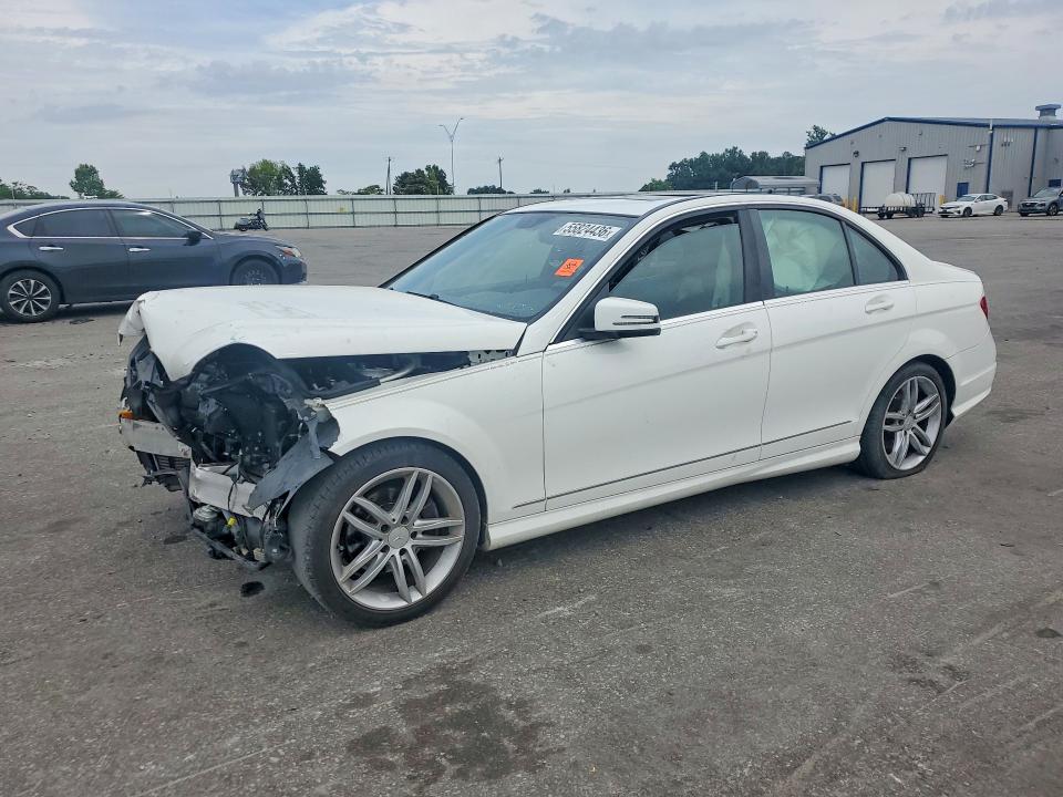 2014 Mercedes-benz C მანქანა იყიდება აუქციონზე, vin: WDDGF4HB3EA940844, აუქციონის ნომერი: 55824436