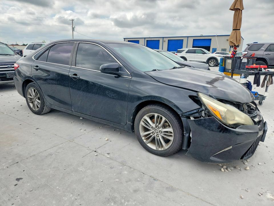 56847156 :رقم المزاد ، 4T1BF1FKXFU108323 vin ، 2015 Toyota Camry مزاد بيع