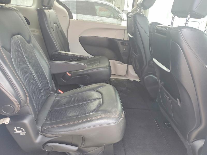 56429306 :رقم المزاد ، 2C4RC1EG0HR570186 vin ، 2017 Chrysler Pacifica مزاد بيع