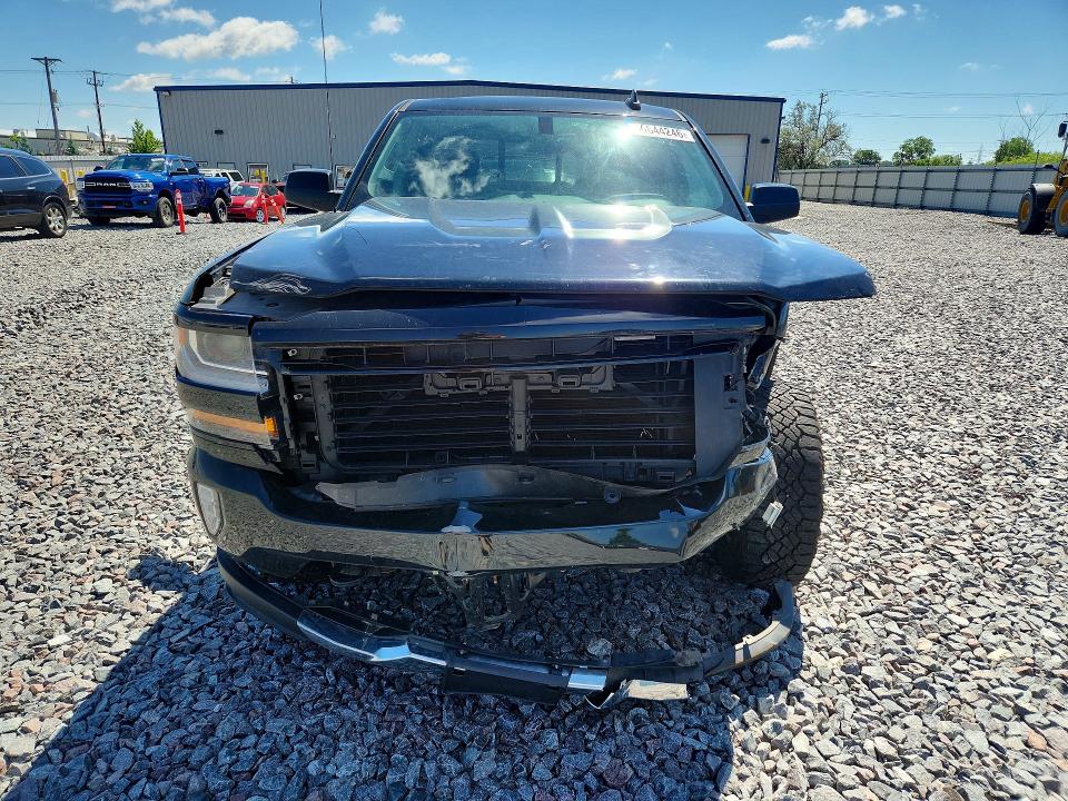 Продажа на аукционе авто 2018 Chevrolet Silverado, vin: 3GCUKREC7JG643090, номер лота: 56844246