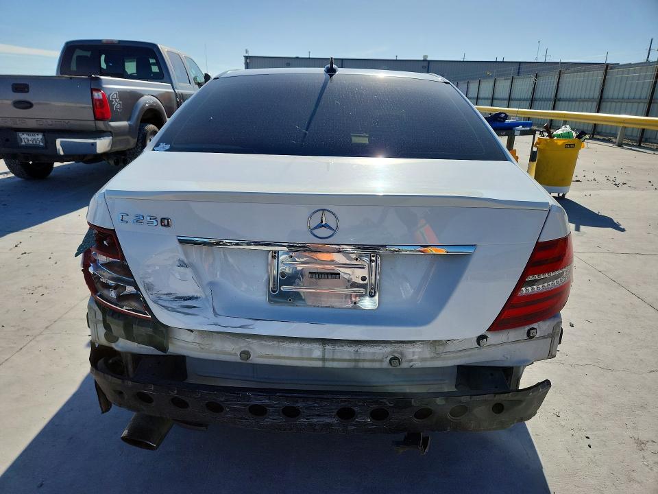 Продажа на аукционе авто 2013 Mercedes-benz C, vin: WDDGF4HB1DR285504, номер лота: 55754296