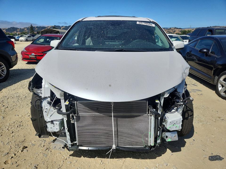 59176526 :رقم المزاد ، 5TDYRKEC5TS306488 vin ، 2026 Toyota Sienna مزاد بيع