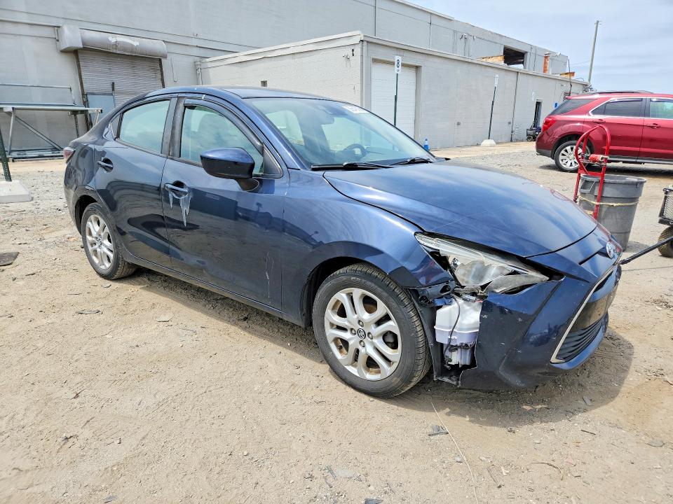 56645556 :رقم المزاد ، 3MYDLBYV9HY181977 vin ، 2017 Toyota Yaris Ia مزاد بيع