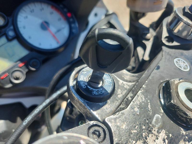 57588716 :رقم المزاد ، JYARJ06Y75A005095 vin ، 2005 Yamaha Yzfr6 مزاد بيع