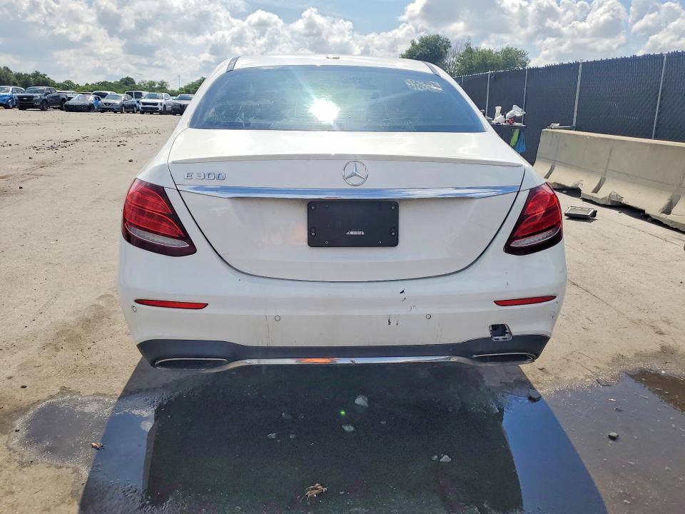 55864336 :رقم المزاد ، WDDZF4JB2HA104451 vin ، 2017 Mercedes-benz E مزاد بيع