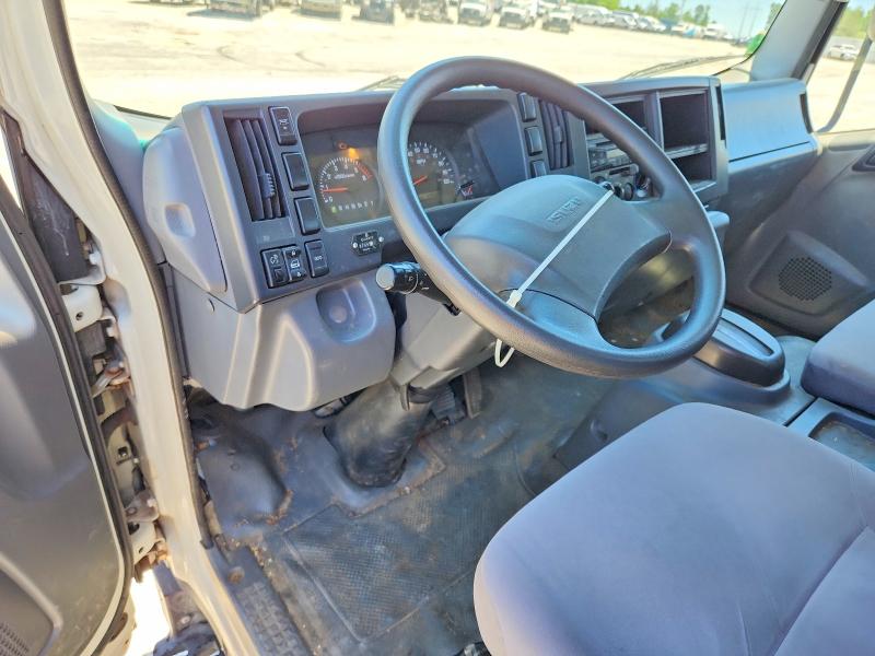 55324556 :رقم المزاد ، 54DC4W1C0HS800905 vin ، 2017 Isuzu Npr Hd مزاد بيع