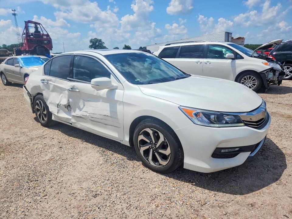 55211526 :رقم المزاد ، 1HGCR3F03GA031860 vin ، 2016 Honda Accord مزاد بيع