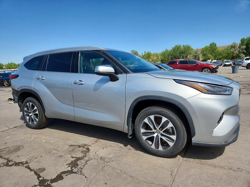 57959716 :رقم المزاد ، 5TDGZRBH3NS163967 vin ، 2022 Toyota Highlander مزاد بيع