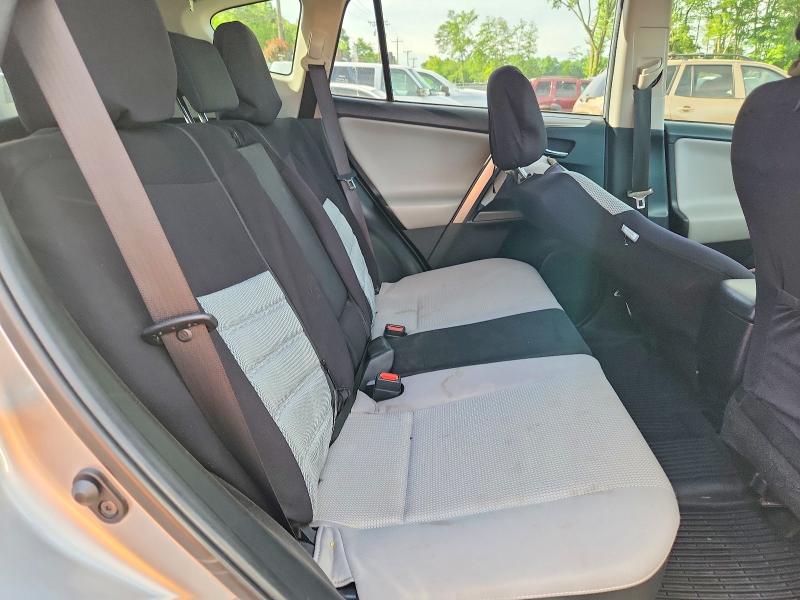 2018 Toyota Rav4 Se Awd მანქანა იყიდება აუქციონზე, vin: JTMRFREV7JJ246215, აუქციონის ნომერი: 57693336