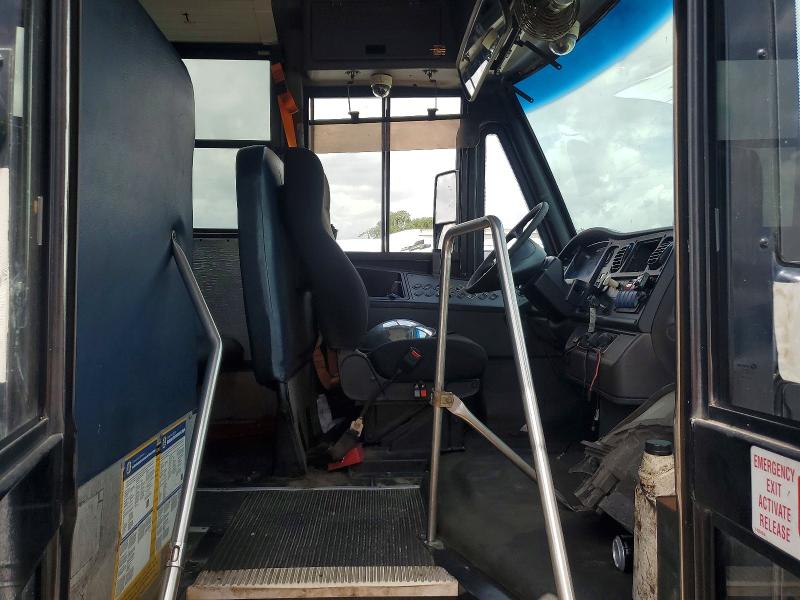 Продаж на аукціоні авто 2009 Freightliner Chassis, vin: 4UZABRDJ79CAD2360, номер лоту: 54702596