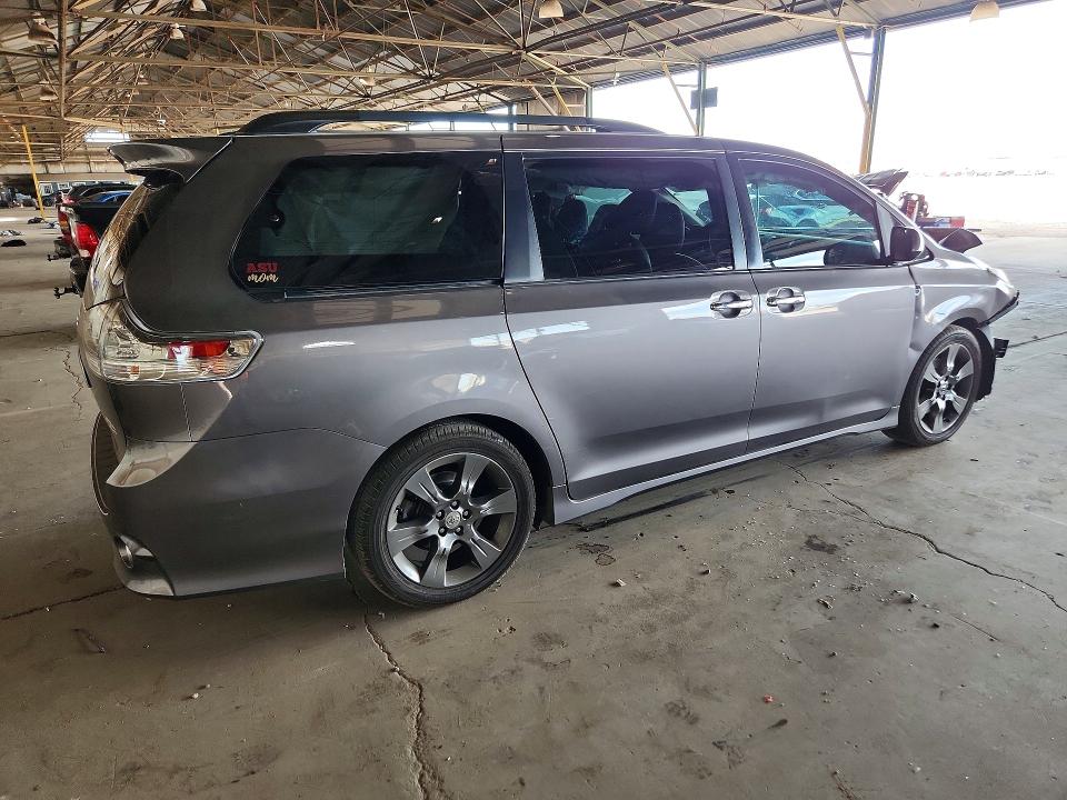 58860026 :رقم المزاد ، 5TDXK3DC7GS743079 vin ، 2016 Toyota Sienna مزاد بيع