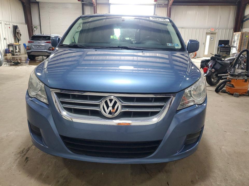 56837706 :رقم المزاد ، 2V4RW3DG2BR738797 vin ، 2011 Volkswagen Routan مزاد بيع