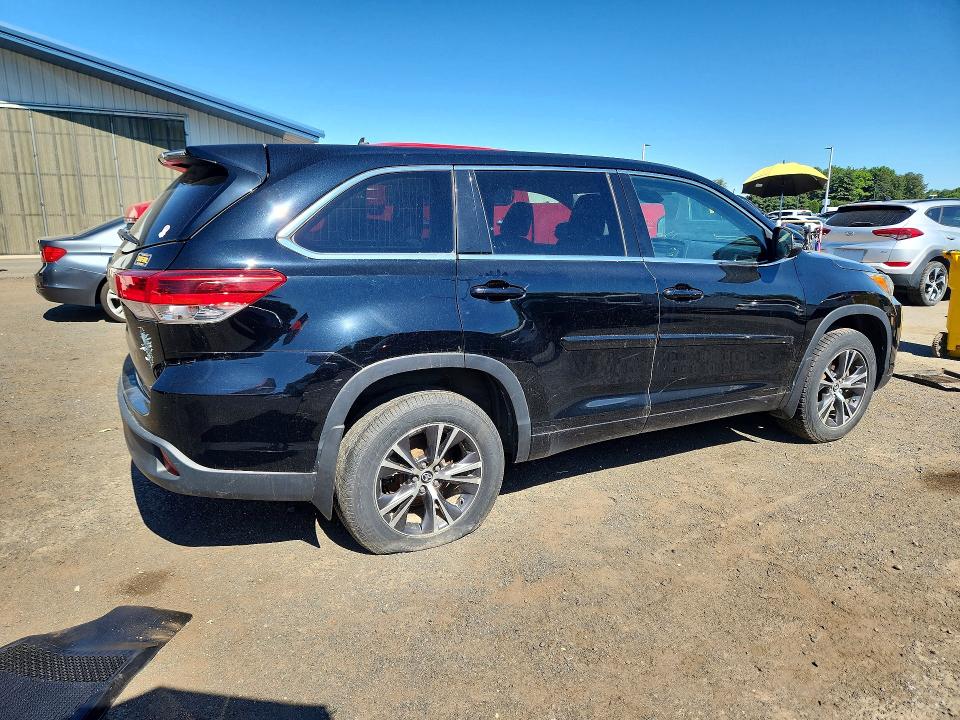55779616 :رقم المزاد ، 5TDBZRFH7JS898904 vin ، 2018 Toyota Highlander مزاد بيع