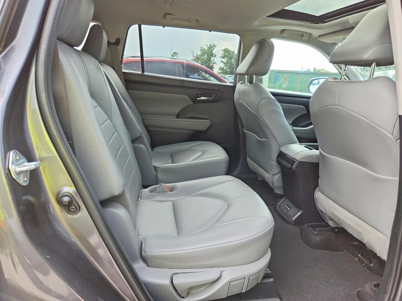58181916 :رقم المزاد ، 5TDGZRBH2MS547964 vin ، 2021 Toyota Highlander مزاد بيع