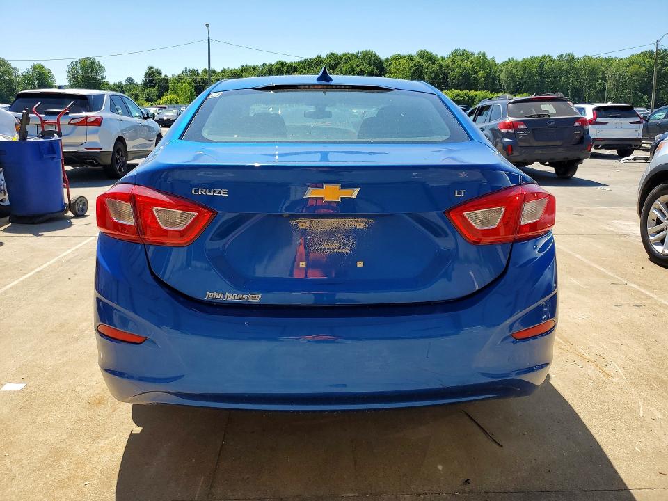 2018 Chevrolet Cruze მანქანა იყიდება აუქციონზე, vin: 1G1BE5SM4J7233288, აუქციონის ნომერი: 55769346