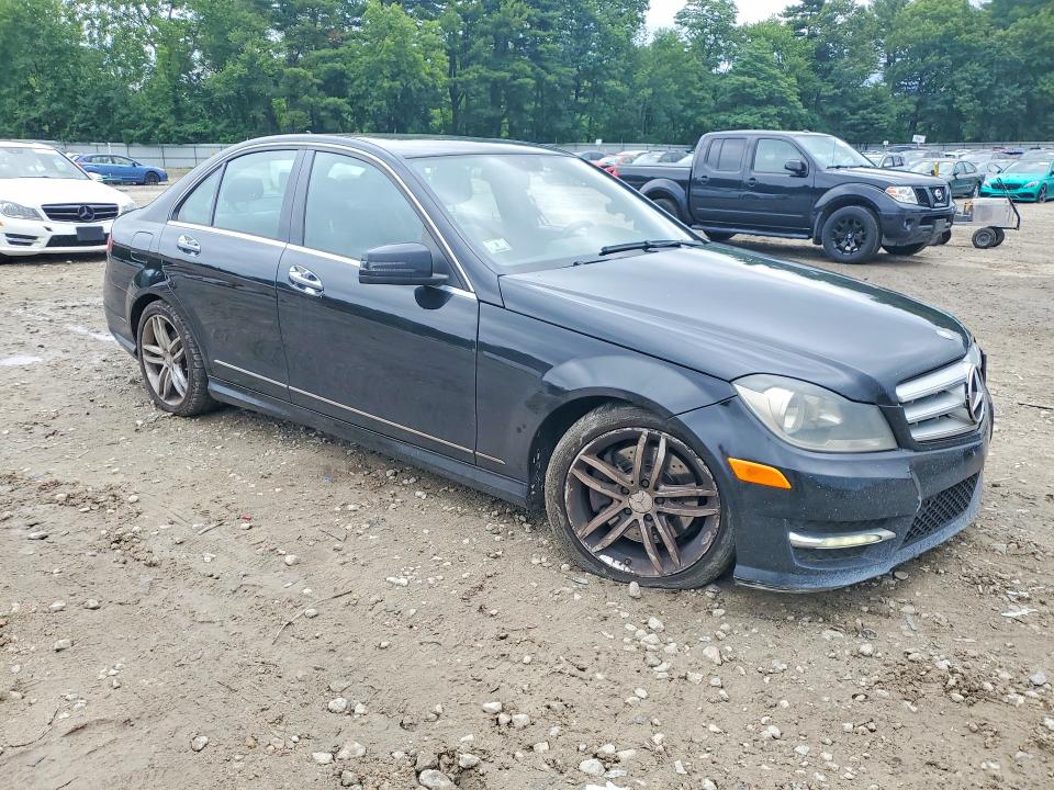 Продажа на аукционе авто 2013 Mercedes-benz C, vin: WDDGF8AB4DA774284, номер лота: 58784416
