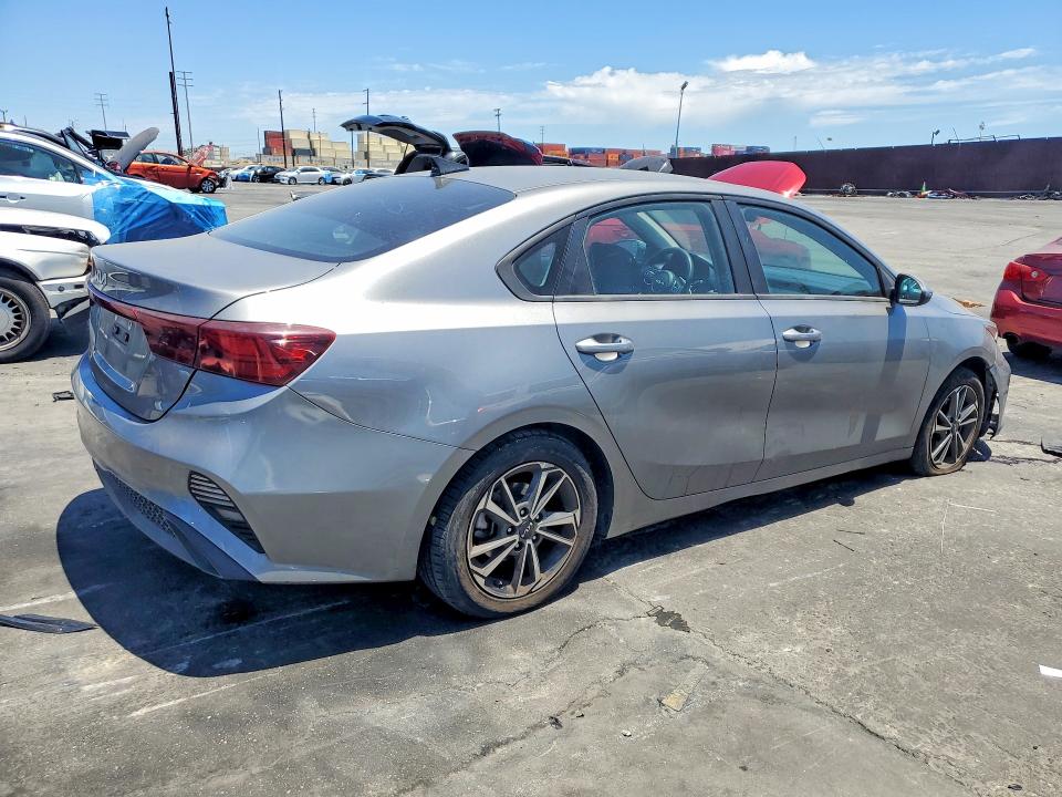 56369766 :رقم المزاد ، 3KPF24AD6NE434497 vin ، 2022 Kia Forte مزاد بيع