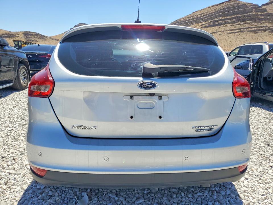 56718506 :رقم المزاد ، 1FADP3N26FL385957 vin ، 2015 Ford Focus مزاد بيع