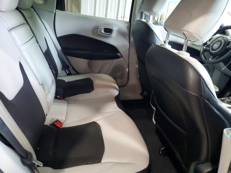 58880696 :رقم المزاد ، 3C4NJDBB0JT315703 vin ، 2018 Jeep Compass مزاد بيع