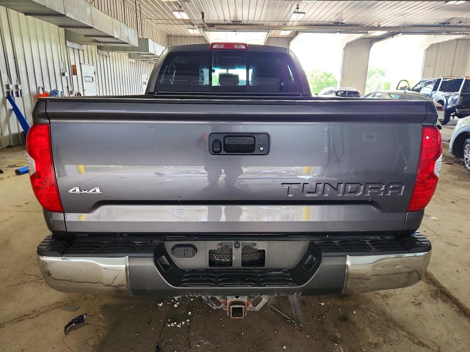 56710886 :رقم المزاد ، 5TFUW5F1XHX587985 vin ، 2017 Toyota Tundra مزاد بيع