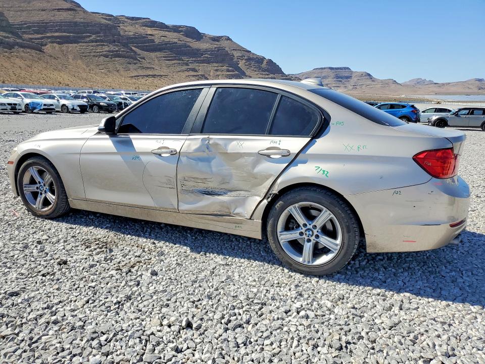 56361436 :رقم المزاد ، WBA3C1C57DF444994 vin ، 2013 Bmw 328 مزاد بيع