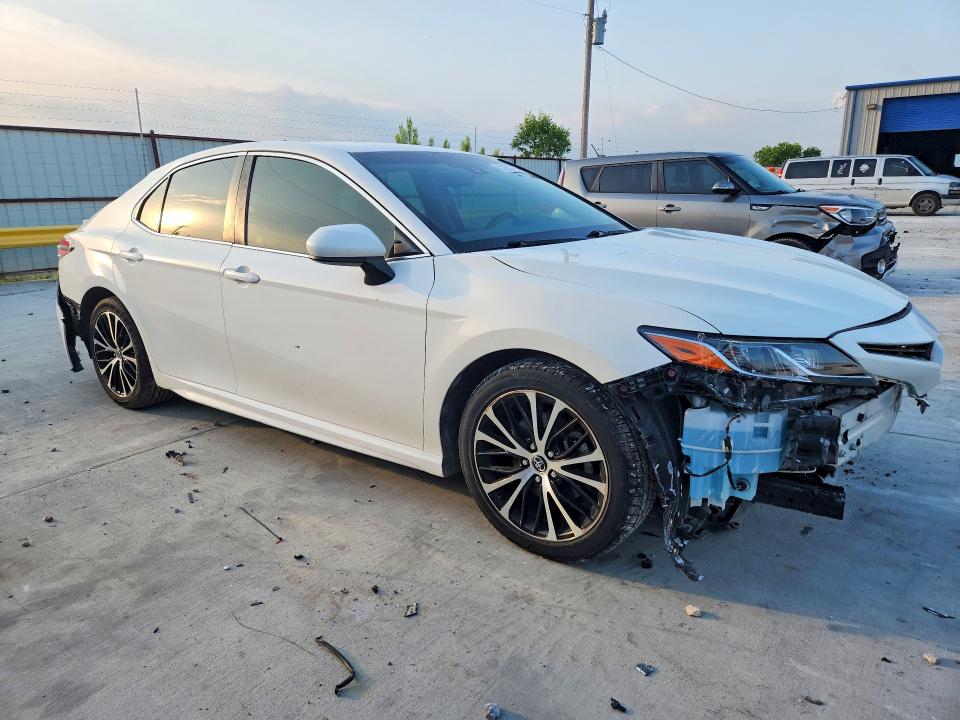 57902796 :رقم المزاد ، JTNB11HK2J3010185 vin ، 2018 Toyota Camry مزاد بيع
