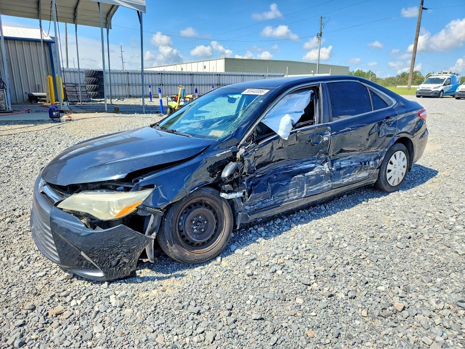56940086 :رقم المزاد ، 4T4BF1FK4FR466801 vin ، 2015 Toyota Camry مزاد بيع