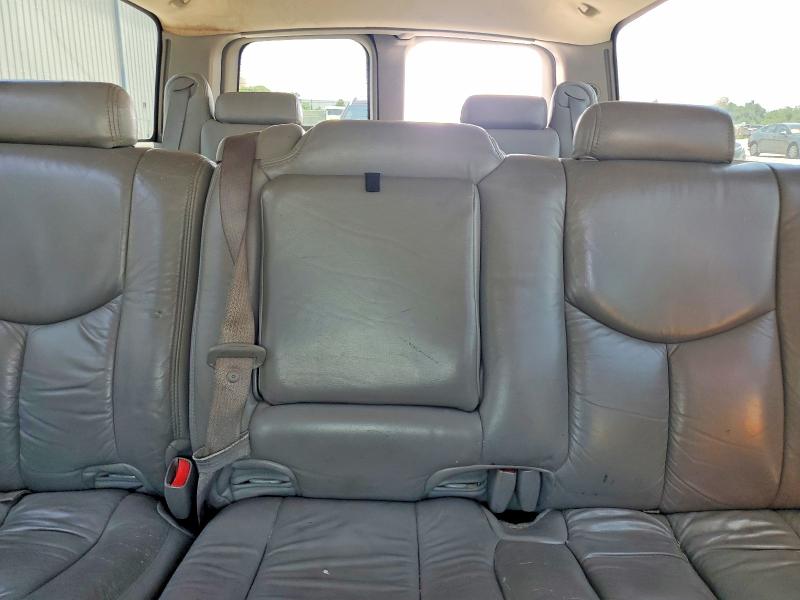 Продаж на аукціоні авто 2004 Chevrolet Suburban, vin: 1GNEC16ZX4J241788, номер лоту: 57729526
