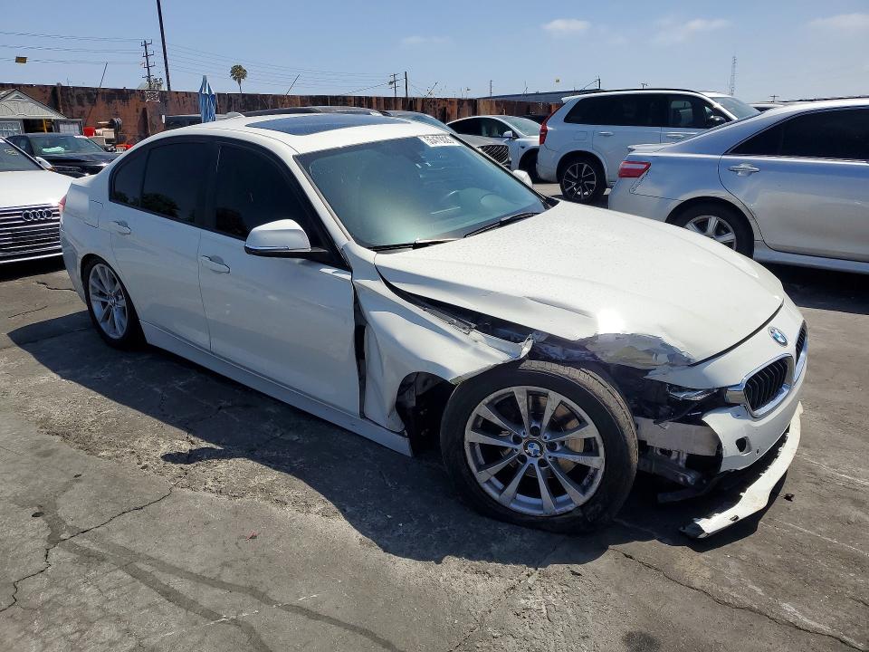 55479026 :رقم المزاد ، WBA8A9C51JK623383 vin ، 2018 Bmw 320 مزاد بيع