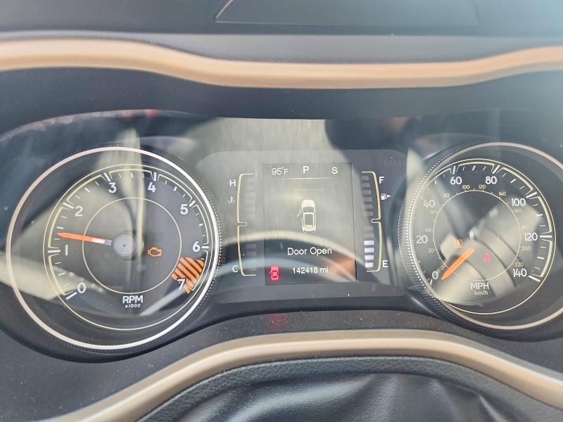 58281356 :رقم المزاد ، 1C4PJMCB6FW702975 vin ، 2015 Jeep Cherokee مزاد بيع