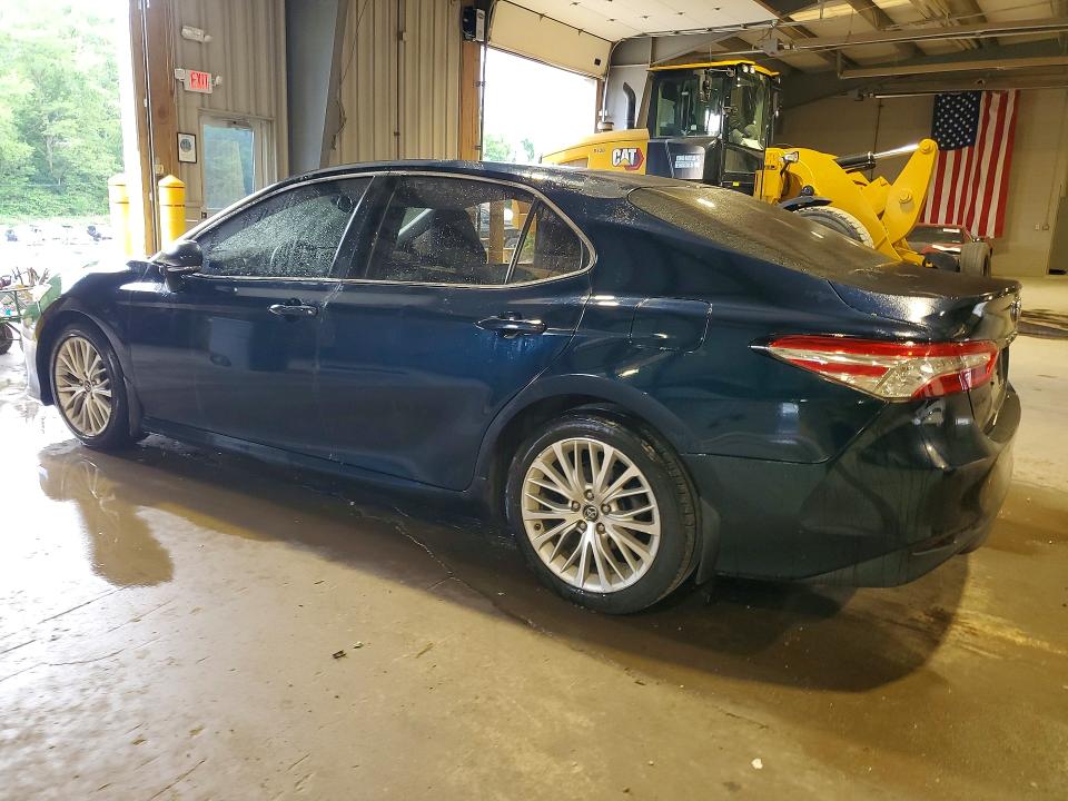 58083596 :رقم المزاد ، 4T1B11HK0JU645576 vin ، 2018 Toyota Camry مزاد بيع