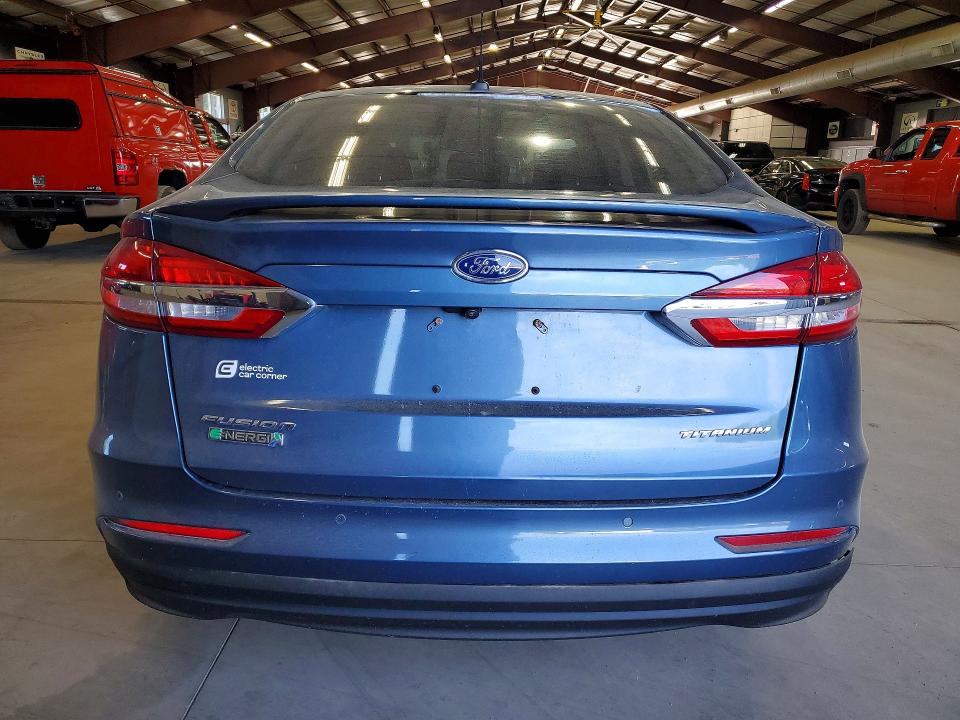 56486266 :رقم المزاد ، 3FA6P0SU4KR212849 vin ، 2019 Ford Fusion مزاد بيع