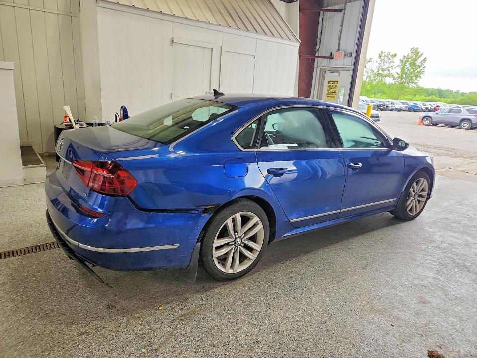2017 Volkswagen Passat მანქანა იყიდება აუქციონზე, vin: 1VWCM7A33HC068870, აუქციონის ნომერი: 56695136