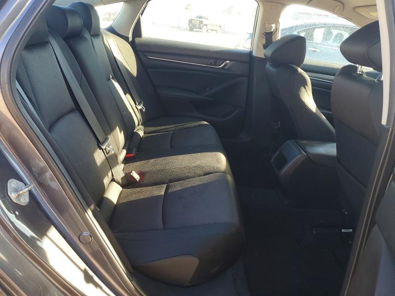 56855476 :رقم المزاد ، 1HGCV1F14JA109370 vin ، 2018 Honda Accord مزاد بيع