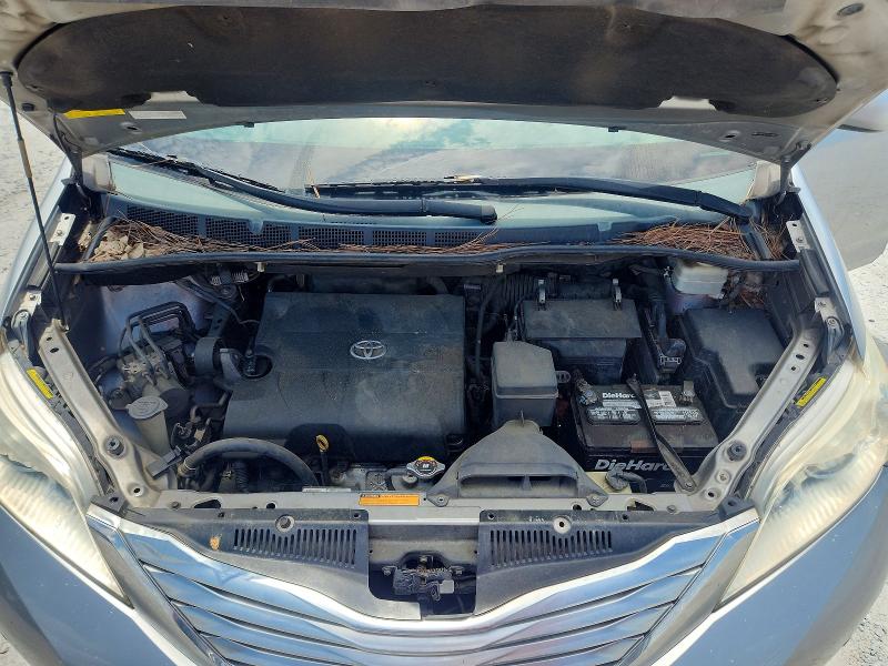 58025666 :رقم المزاد ، 5TDDK3DC1BS020016 vin ، 2011 Toyota Sienna مزاد بيع