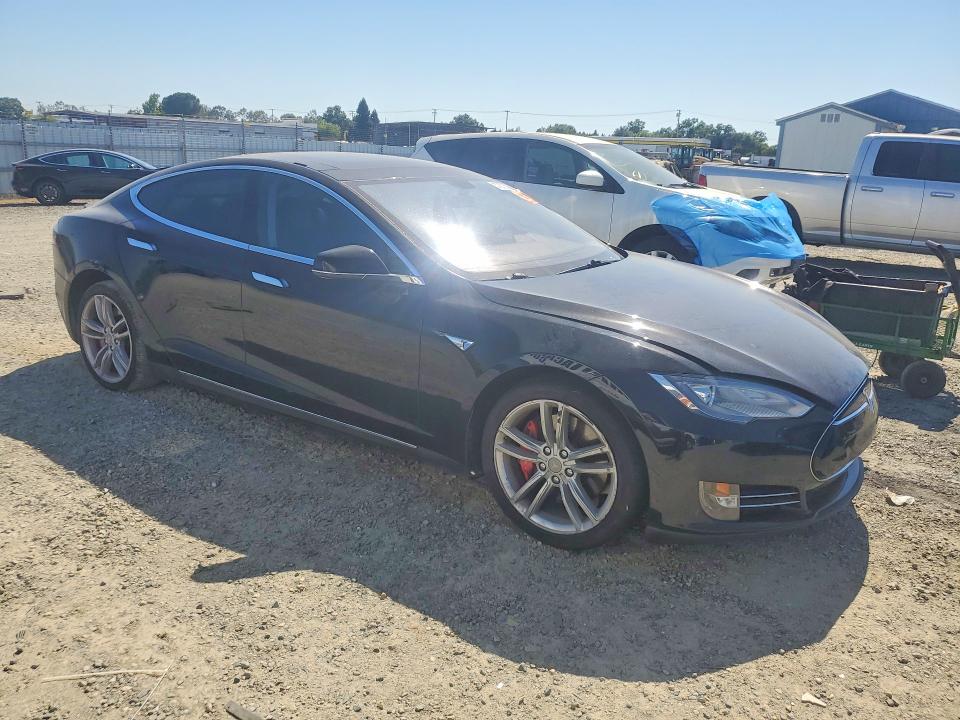 57870326 :رقم المزاد ، 5YJSA1H16EFP47507 vin ، 2014 Tesla Model S مزاد بيع