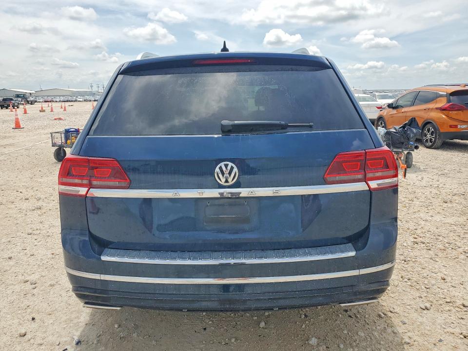 55066586 :رقم المزاد ، 1V2FR2CA0JC575424 vin ، 2018 Volkswagen Atlas مزاد بيع